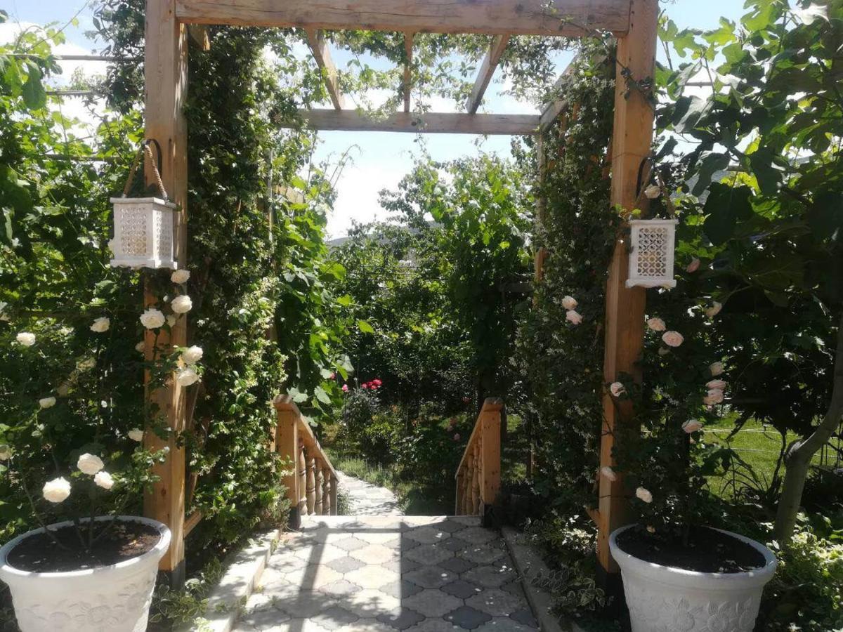 My Garden Hotel Tbilisi Buitenkant foto